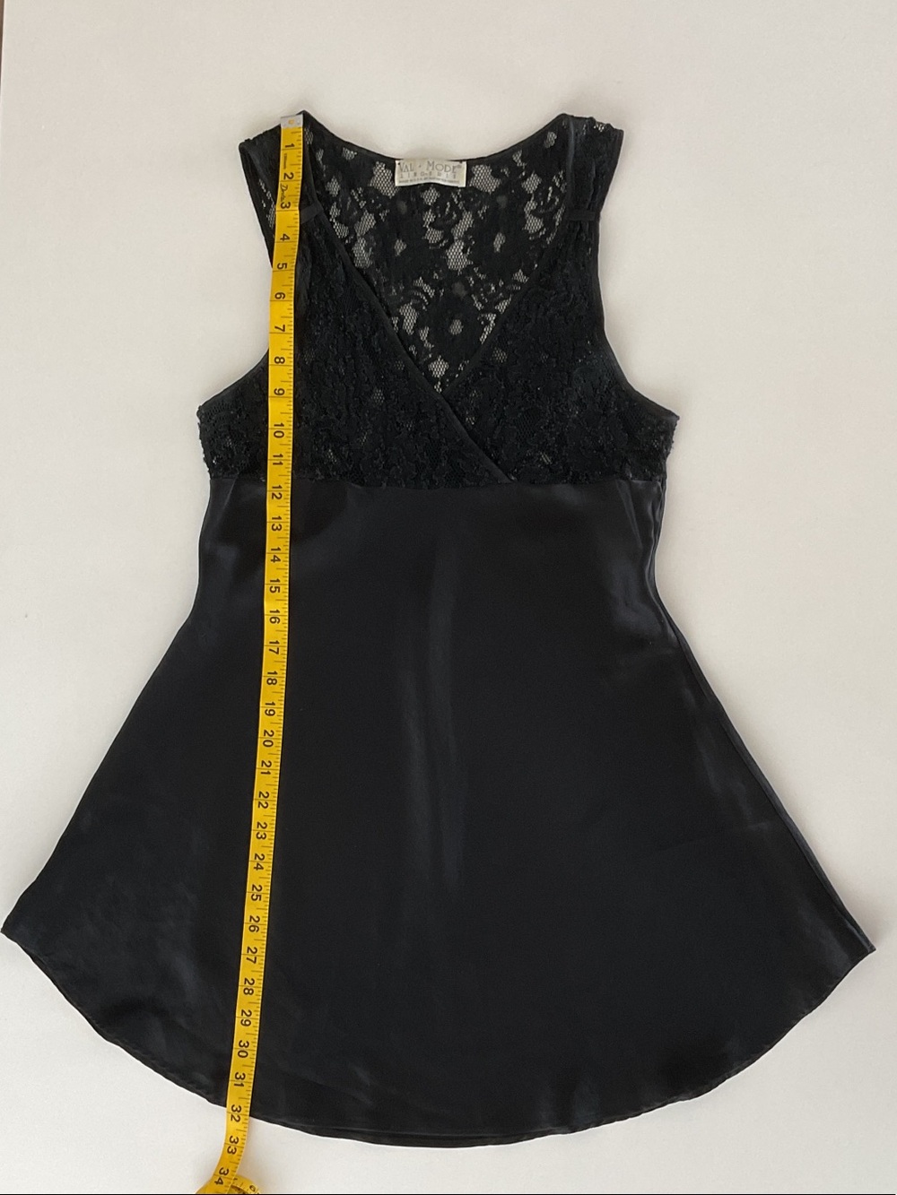 VAL MODE Black Lace-Top Satin Chemise | medium - Picture 6 of 16
